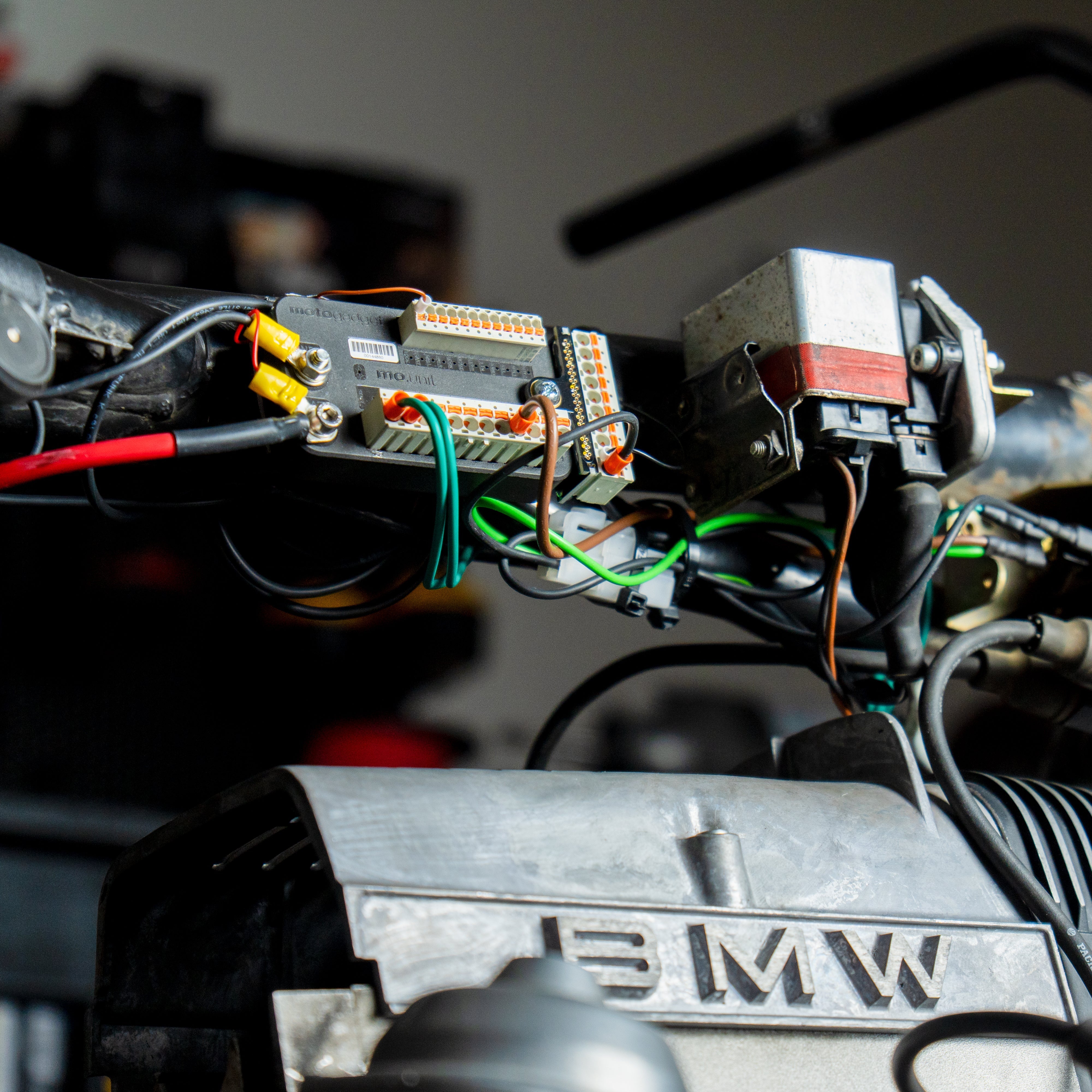 Installing the mo.unit blue: Benchmark Test, Wiring & First Boot | Part 4