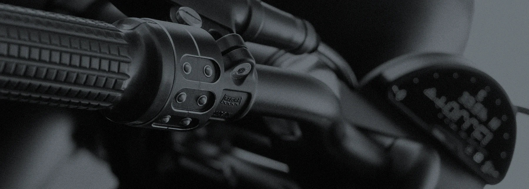 プッシュボタンとハンドルアクセサリー