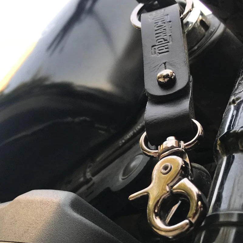 レザーストラップのキーホルダー