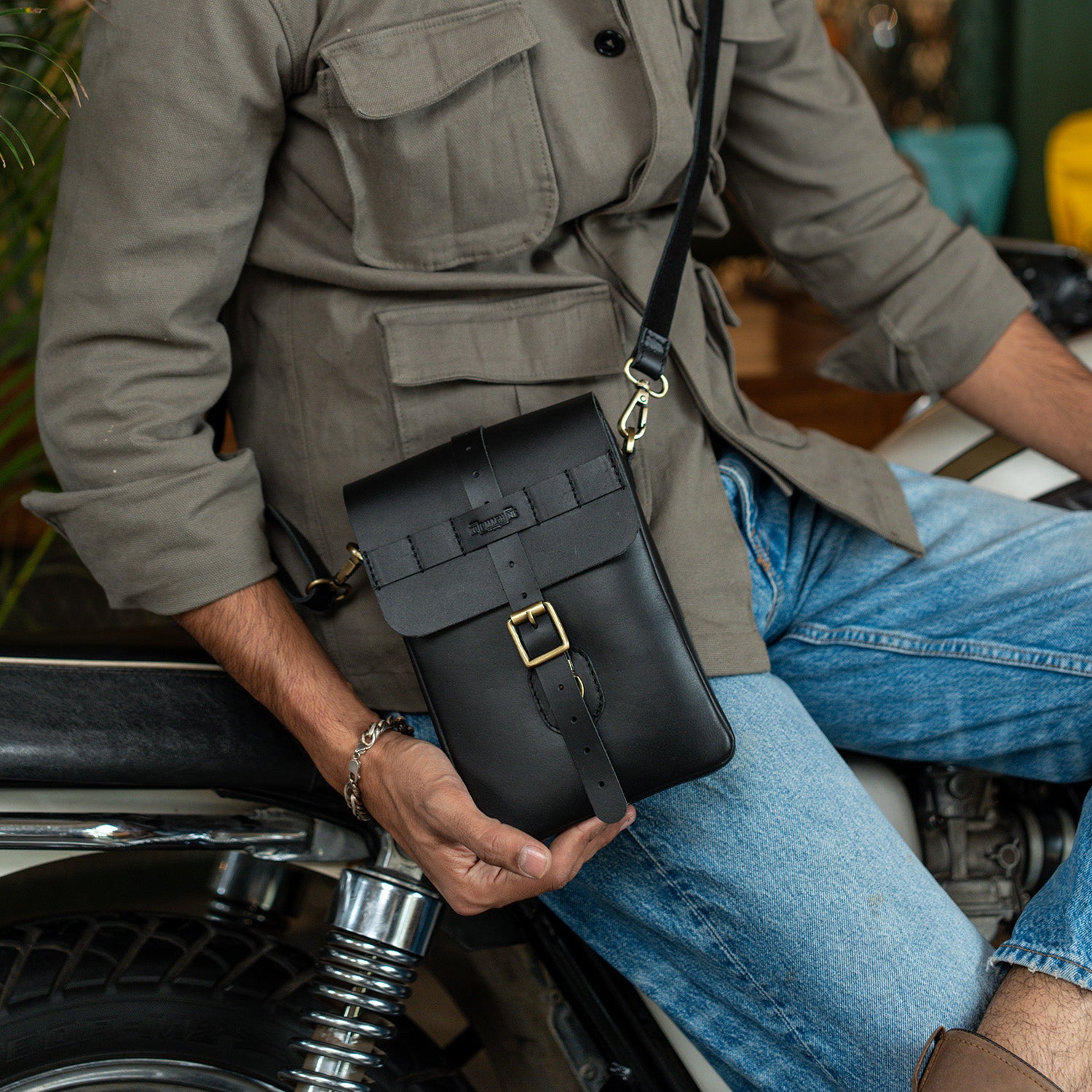 Moto sling bag