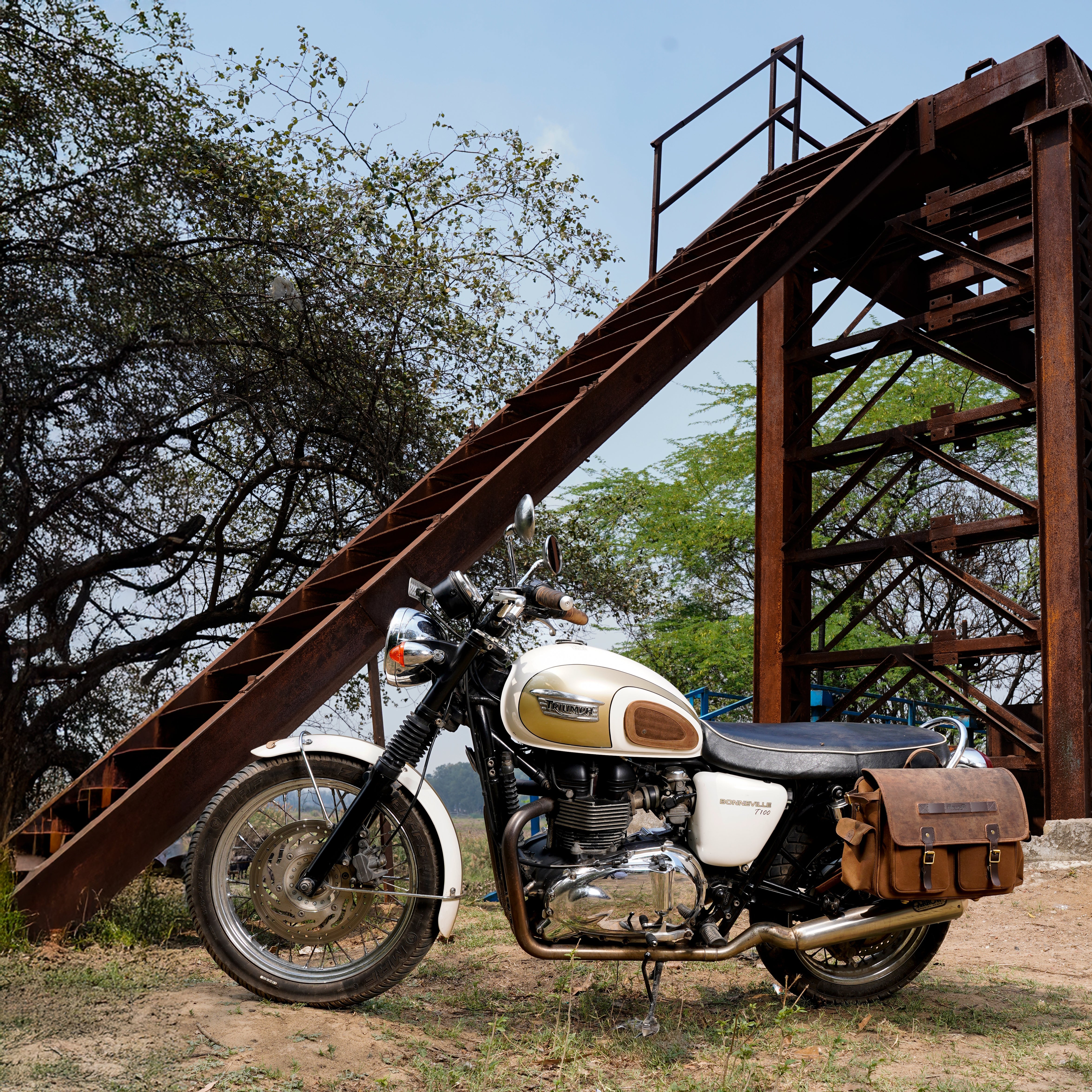 ボンネビル（2001-2016年モデル）用エクスペディションサドルバッグ