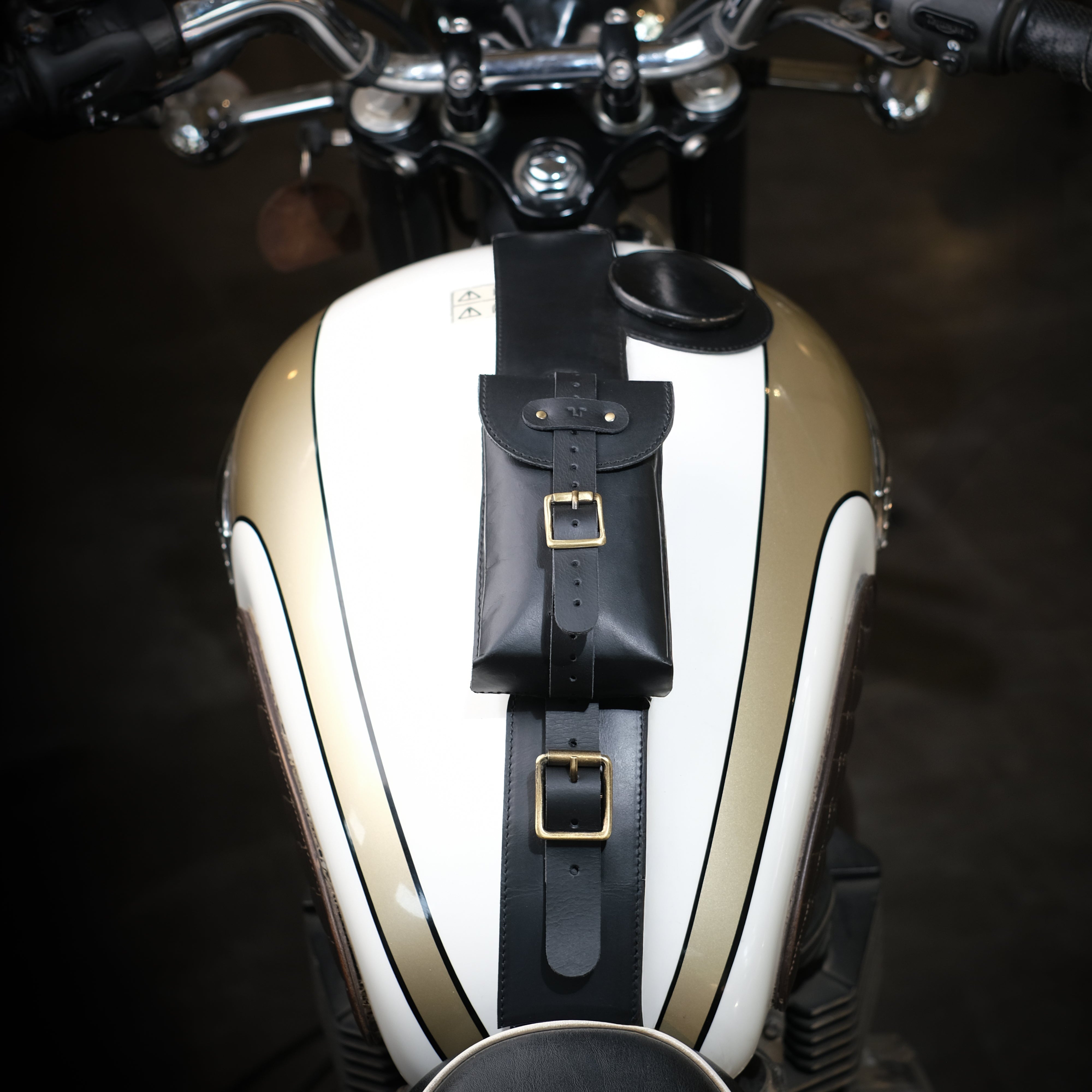 Sangle de réservoir adaptée à la Triumph Bonneville