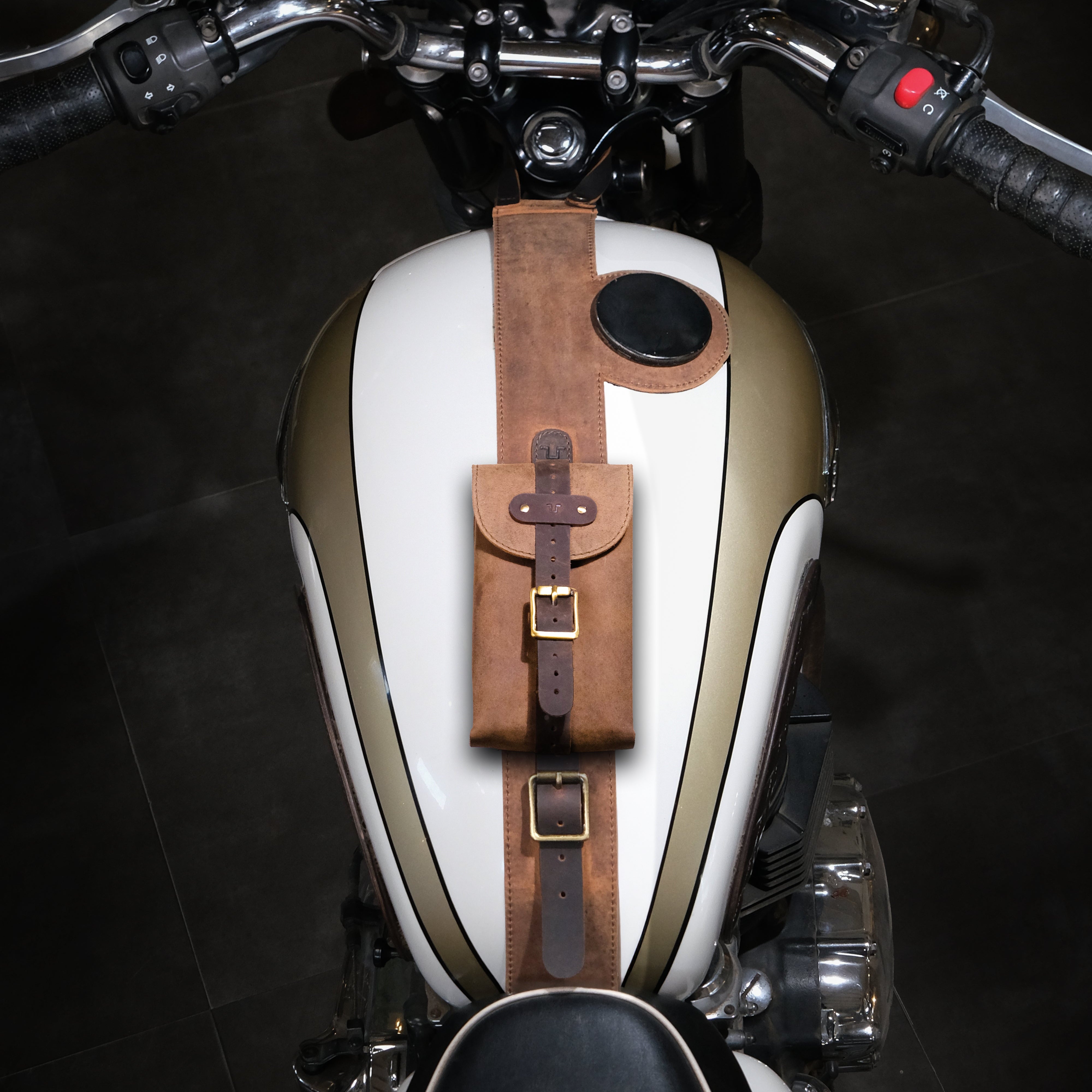 トライアンフ・ボンネビル タンクストラップ