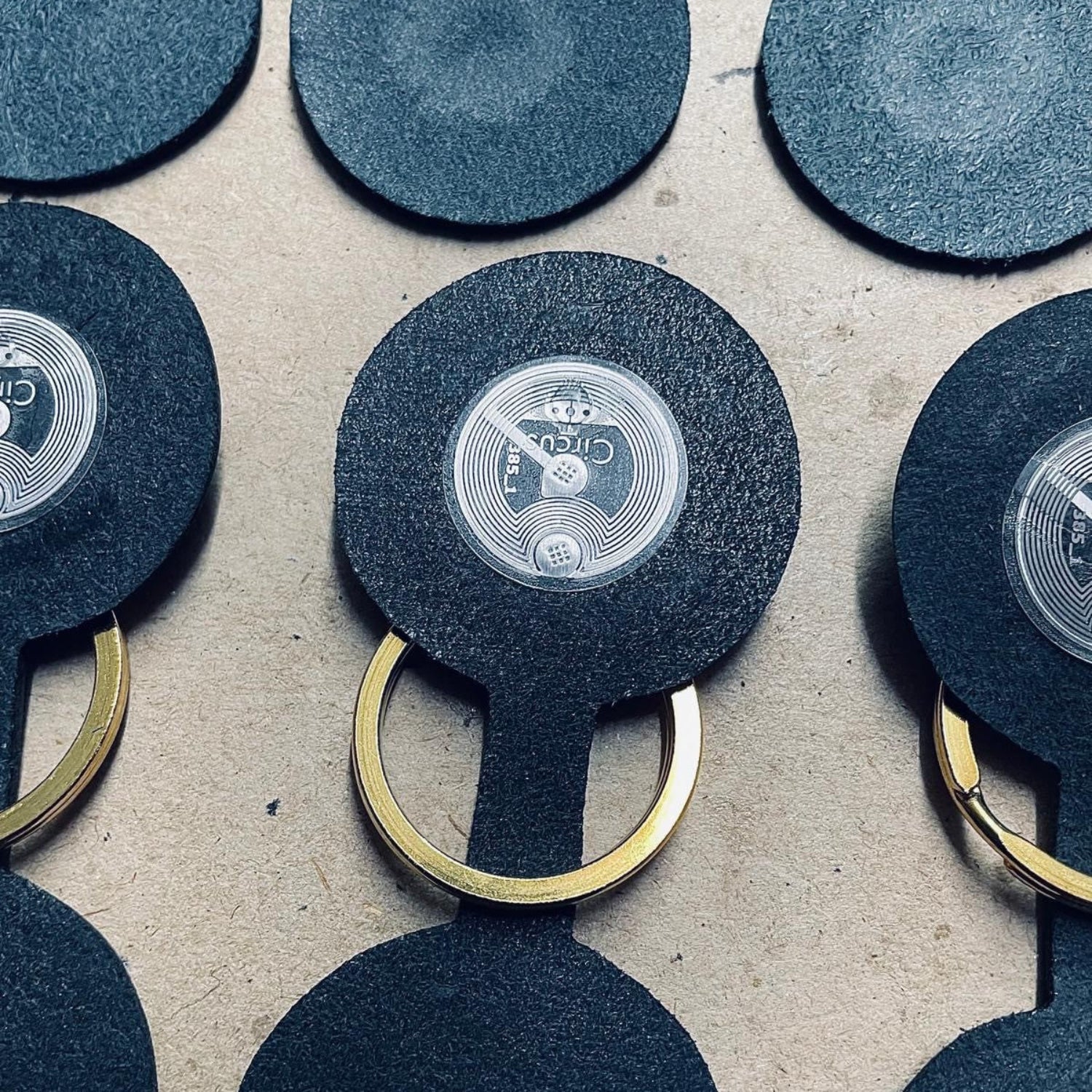 Leather key fob suitable for mo.lock