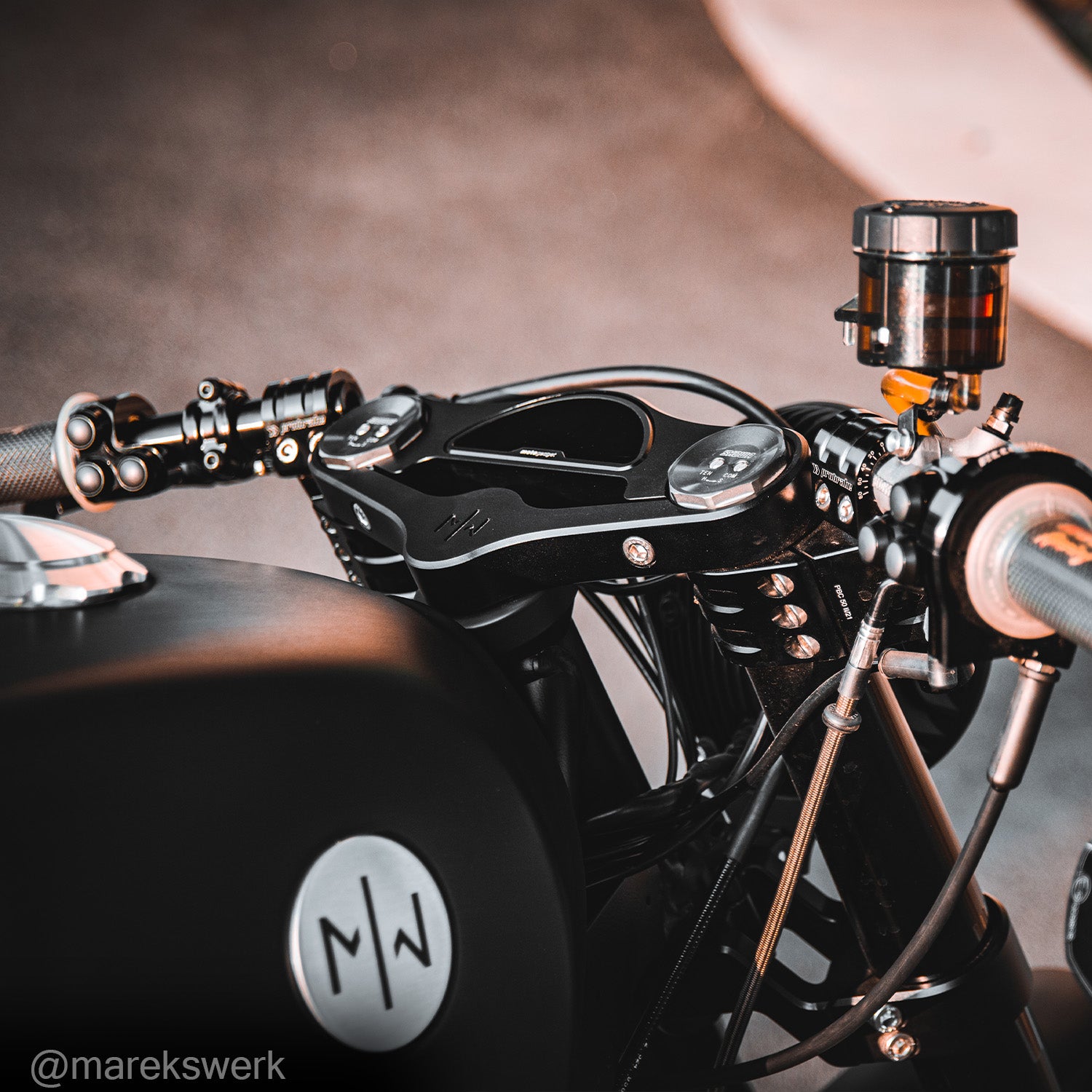 motoscope pro Digital Motorcycle Dashboard | motogadget