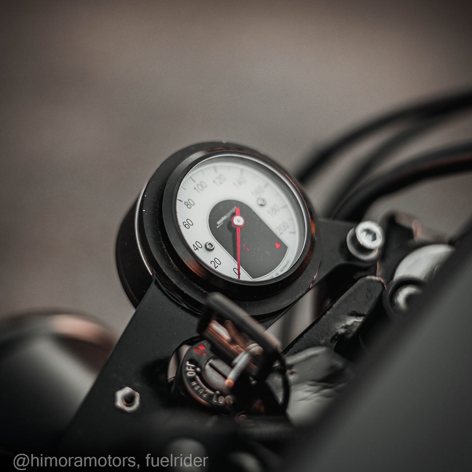 バイク計器＆スピードメーター｜motogadget モトガジェット